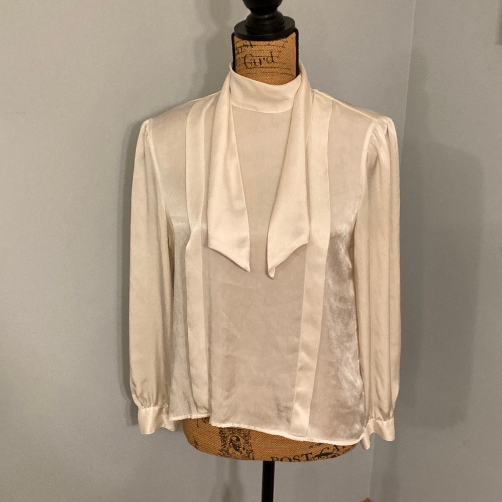 Chic Women's Cream Blouse with Stylish Neck Tie *No Size Tag: 38" Chest - Picture 1 of 12